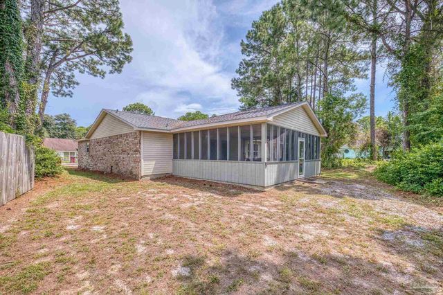 1601 Kauai Ct, Gulf Breeze, FL 32563