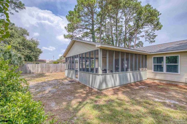 1601 Kauai Ct, Gulf Breeze, FL 32563