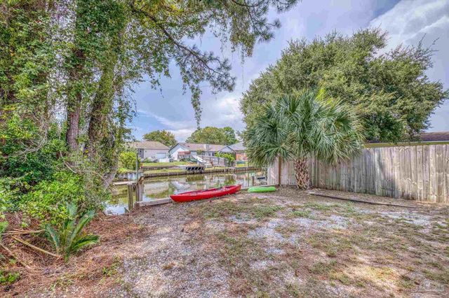 1601 Kauai Ct, Gulf Breeze, FL 32563