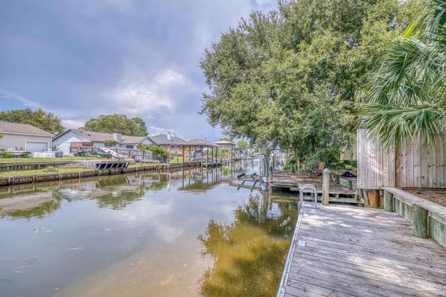 1601 Kauai Ct, Gulf Breeze, FL 32563