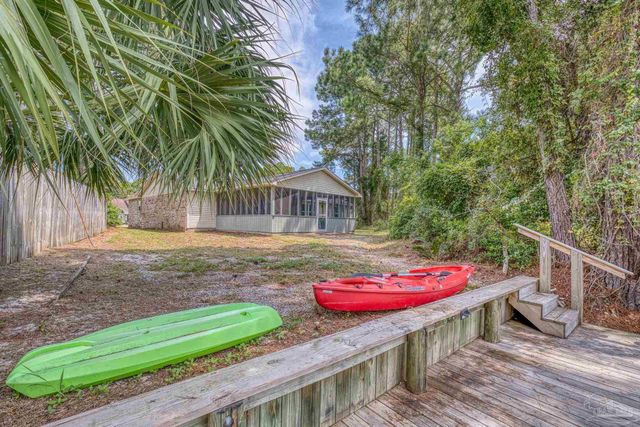 1601 Kauai Ct, Gulf Breeze, FL 32563