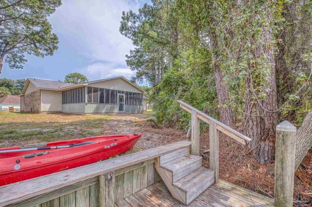 1601 Kauai Ct, Gulf Breeze, FL 32563