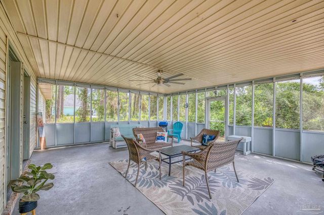 1601 Kauai Ct, Gulf Breeze, FL 32563