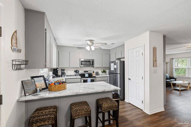 1601 Kauai Ct, Gulf Breeze, FL 32563