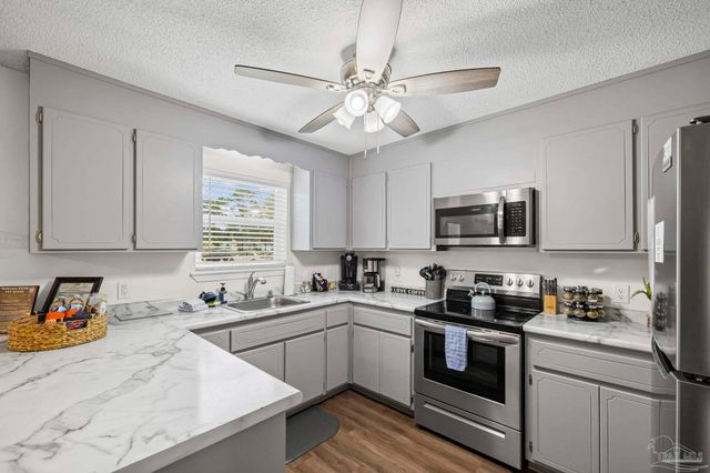 1601 Kauai Ct, Gulf Breeze, FL 32563