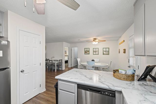 1601 Kauai Ct, Gulf Breeze, FL 32563