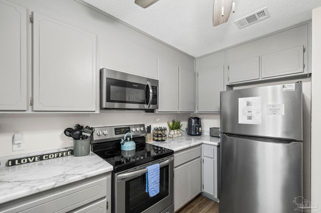 1601 Kauai Ct, Gulf Breeze, FL 32563