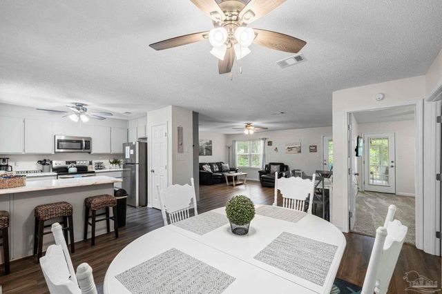 1601 Kauai Ct, Gulf Breeze, FL 32563