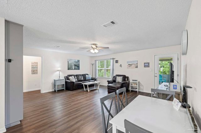 1601 Kauai Ct, Gulf Breeze, FL 32563