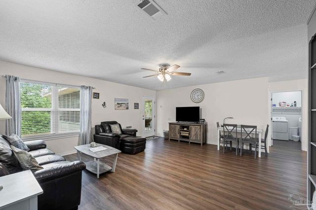 1601 Kauai Ct, Gulf Breeze, FL 32563