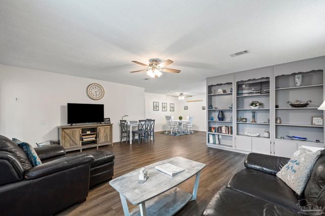 1601 Kauai Ct, Gulf Breeze, FL 32563