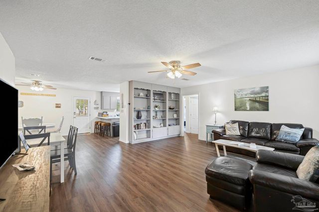 1601 Kauai Ct, Gulf Breeze, FL 32563