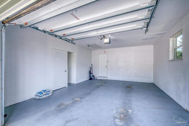 1601 Kauai Ct, Gulf Breeze, FL 32563