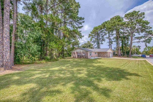 1601 Kauai Ct, Gulf Breeze, FL 32563