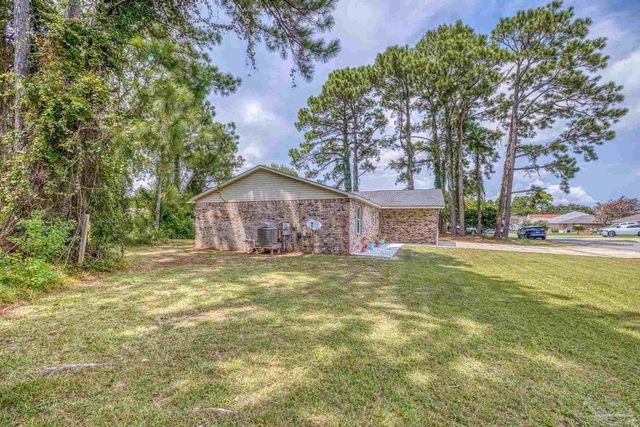 1601 Kauai Ct, Gulf Breeze, FL 32563