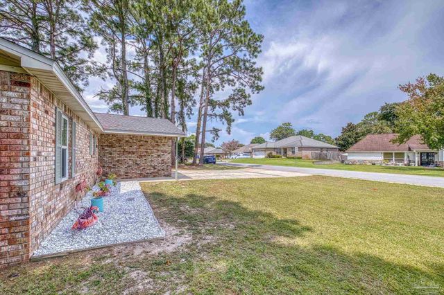 1601 Kauai Ct, Gulf Breeze, FL 32563
