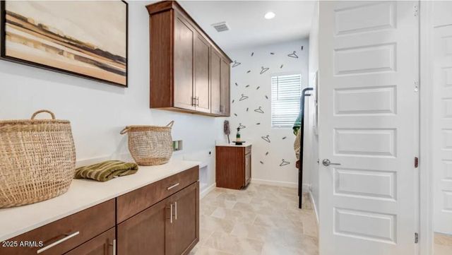 7942 W ROWEL Road, Peoria, AZ 85383