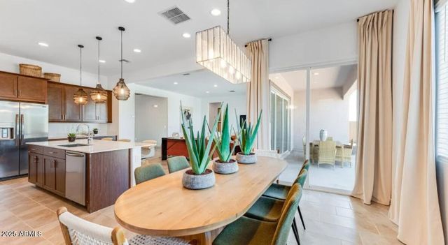 7942 W ROWEL Road, Peoria, AZ 85383