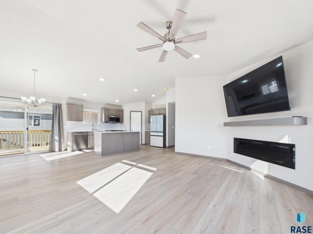 915 Birch St Street, Harrisburg, SD 57032