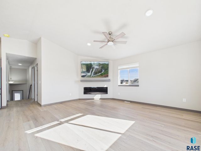 915 Birch St Street, Harrisburg, SD 57032