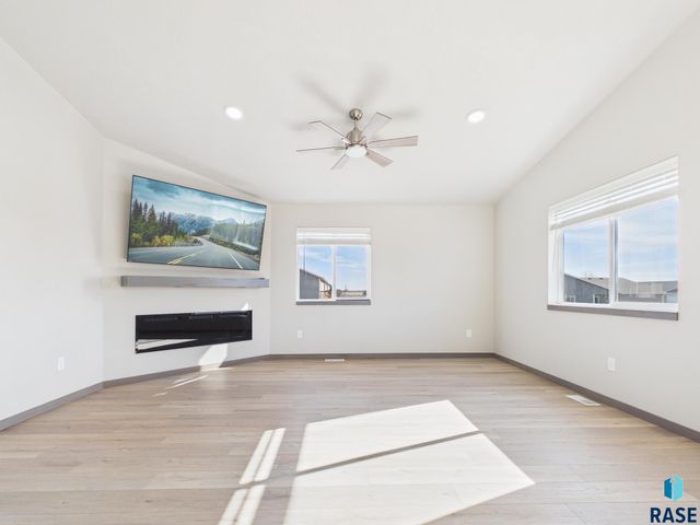 915 Birch St Street, Harrisburg, SD 57032