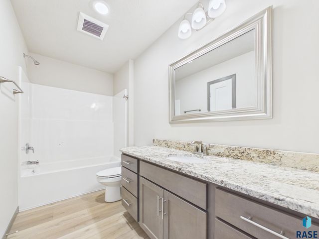 915 Birch St Street, Harrisburg, SD 57032