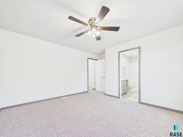 915 Birch St Street, Harrisburg, SD 57032