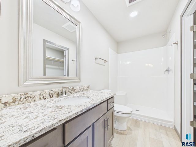 915 Birch St Street, Harrisburg, SD 57032