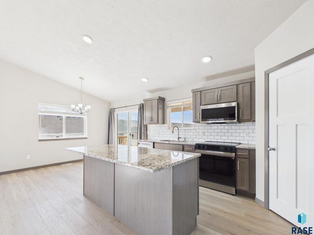 915 Birch St Street, Harrisburg, SD 57032