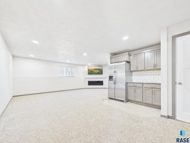 915 Birch St Street, Harrisburg, SD 57032