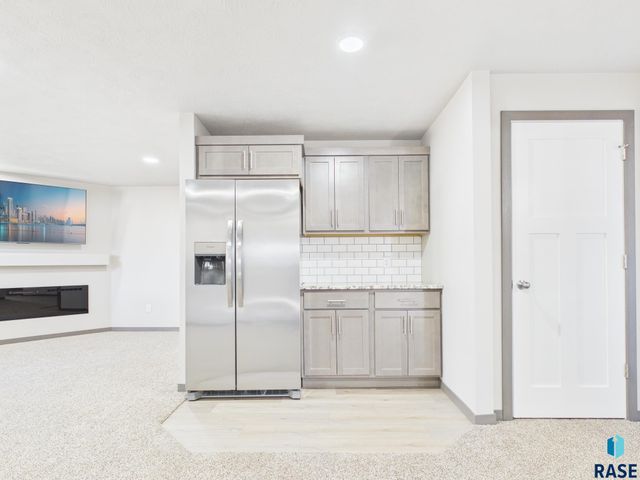 915 Birch St Street, Harrisburg, SD 57032