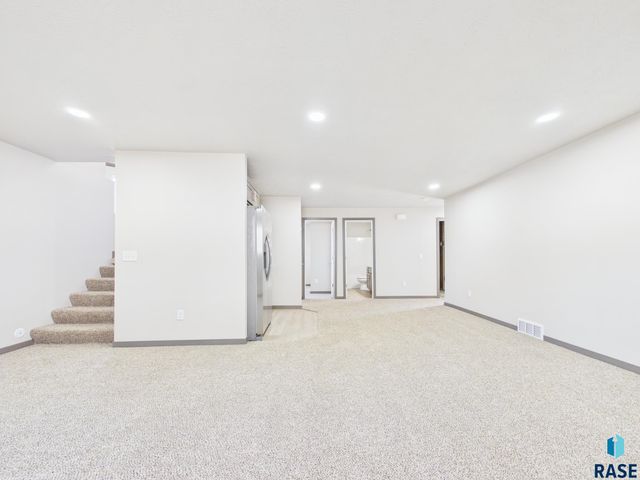 915 Birch St Street, Harrisburg, SD 57032