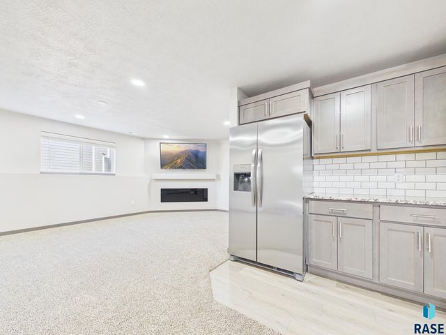 915 Birch St Street, Harrisburg, SD 57032