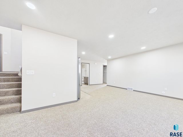 915 Birch St Street, Harrisburg, SD 57032