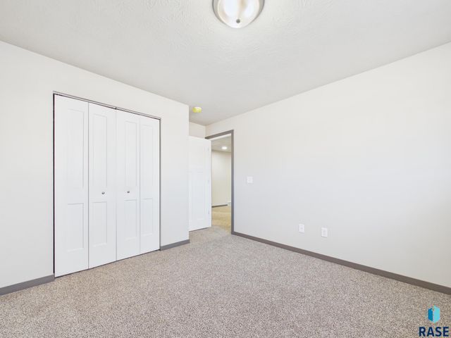 915 Birch St Street, Harrisburg, SD 57032