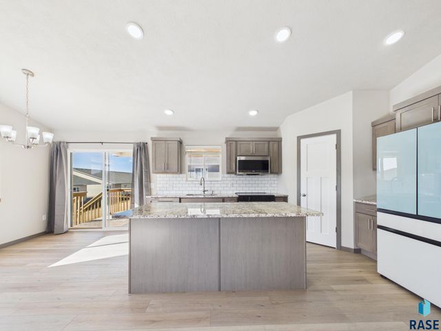 915 Birch St Street, Harrisburg, SD 57032