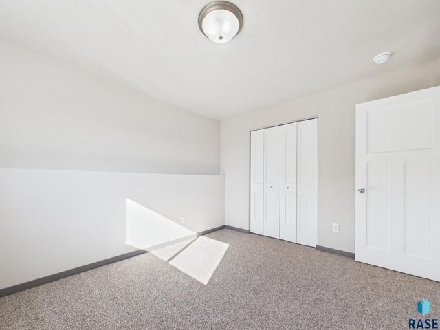 915 Birch St Street, Harrisburg, SD 57032