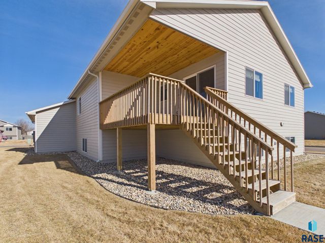 915 Birch St Street, Harrisburg, SD 57032