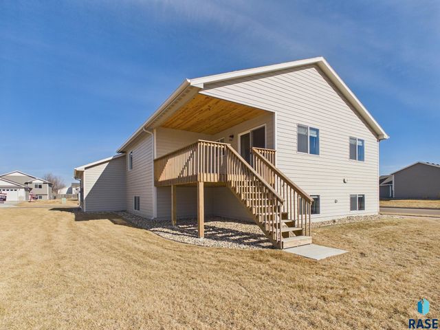 915 Birch St Street, Harrisburg, SD 57032