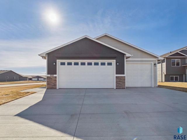 915 Birch St Street, Harrisburg, SD 57032