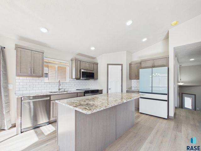 915 Birch St Street, Harrisburg, SD 57032