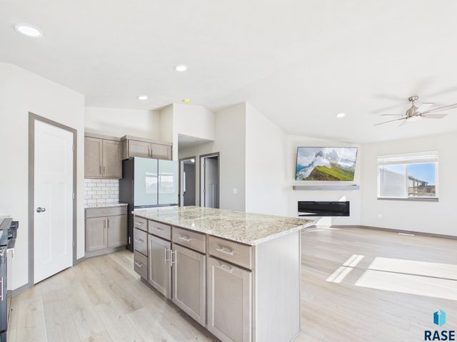 915 Birch St Street, Harrisburg, SD 57032