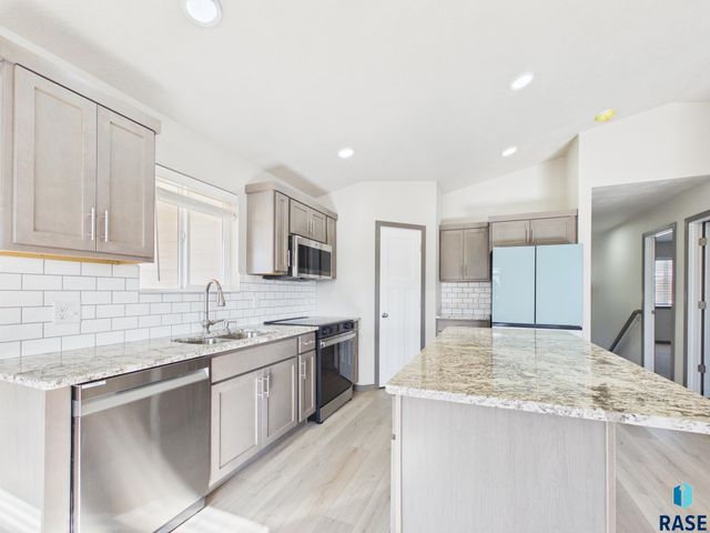 915 Birch St Street, Harrisburg, SD 57032