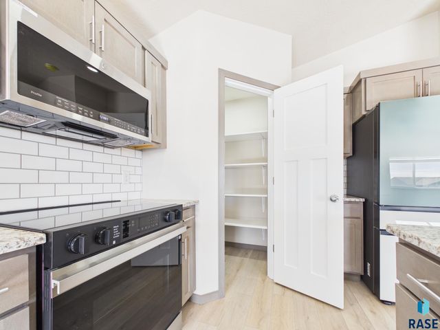 915 Birch St Street, Harrisburg, SD 57032