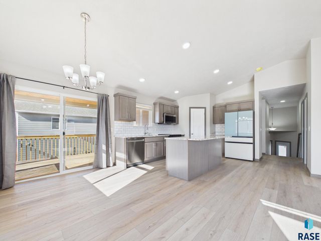 915 Birch St Street, Harrisburg, SD 57032