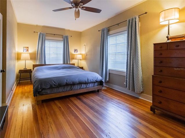 221 SE 9TH STREET, Gainesville, FL 32601