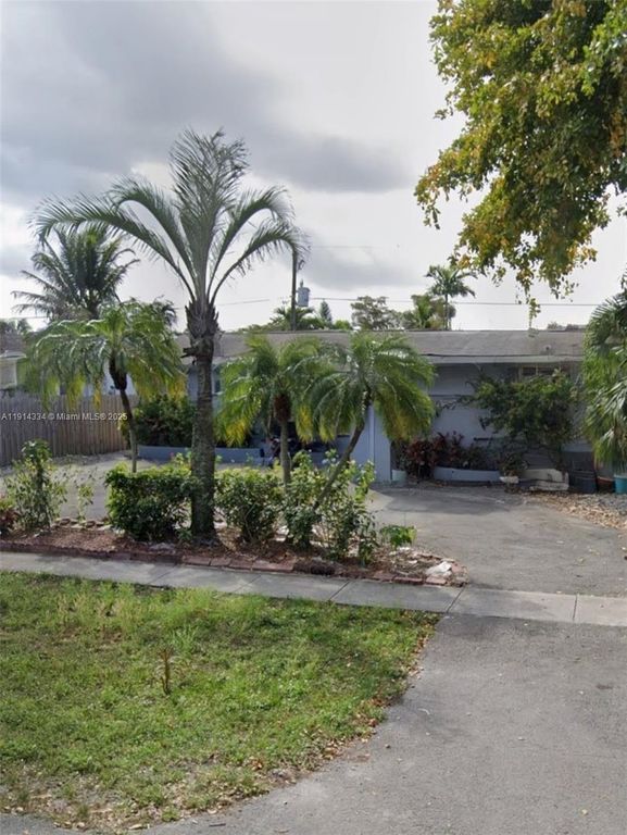 9530 Sunset Strip, Sunrise, FL 33322