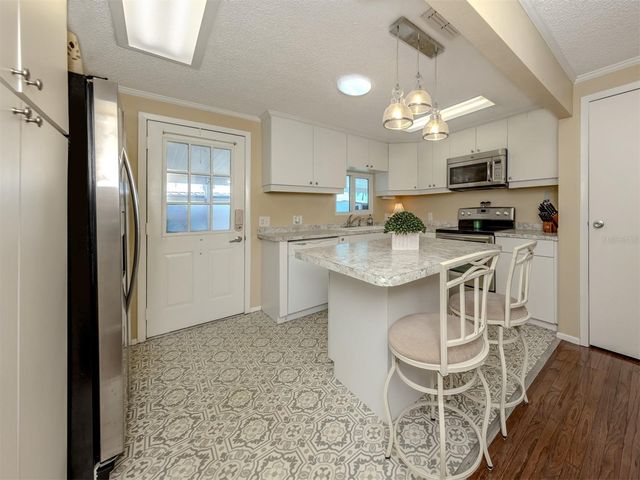 1002 JOLANDA CIRCLE, Venice, FL 34285