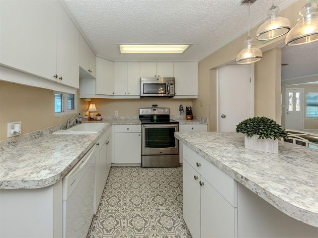 1002 JOLANDA CIRCLE, Venice, FL 34285