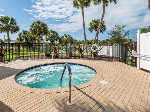 1002 JOLANDA CIRCLE, Venice, FL 34285
